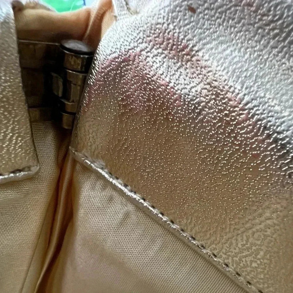 VINTAGE: Lewisette gold clutch bag - Picture 9 of 11